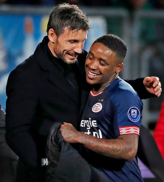 运动员们在 运动员们在